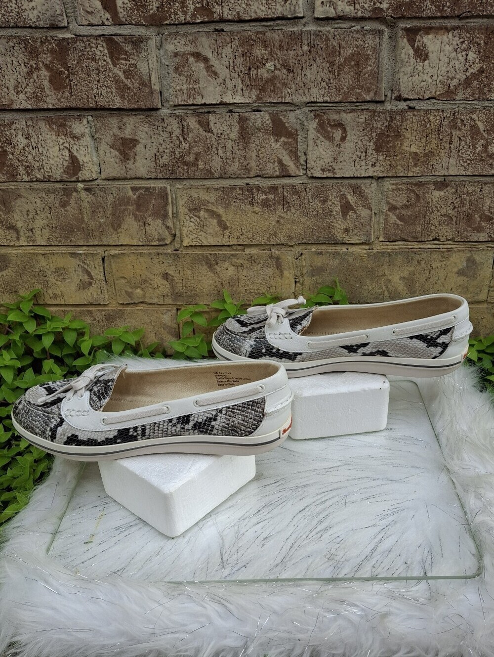 Tommy Bahama Relaxology Castille Boat Shoes Snakeskin Slip-On Loafers Size 10B - Picture 9 of 15